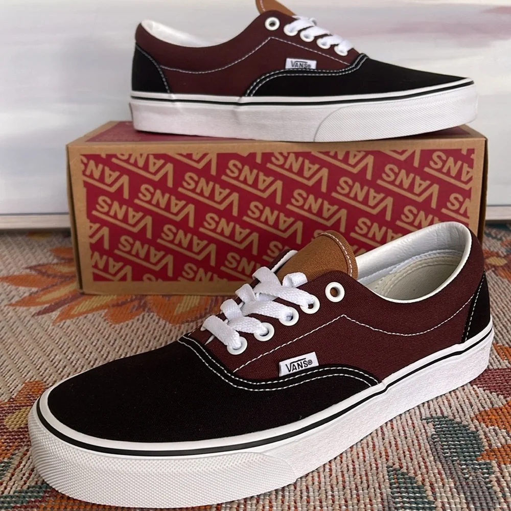 Vans WMNS Era
Color Block Black/Brown
VN0005UEYS8
Sneakers - Picture 2 of 16